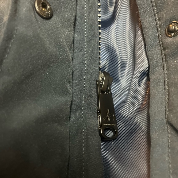Essential san Edelman jacket! adjustable hood with ultra soft lining! - Picture 9 of 10